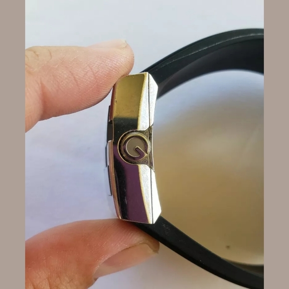 Gucci Black Dial Rubber 100M Series Watch - Picture 3 of 8